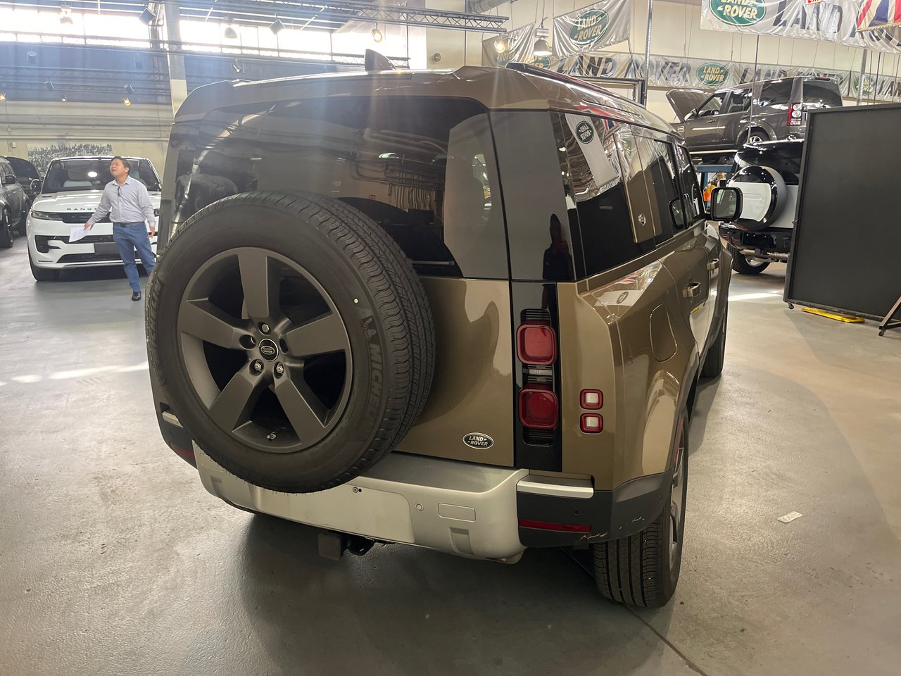 Certified Used 2021 Gondwana Stone Met Land Rover 110 P400 SE image 10