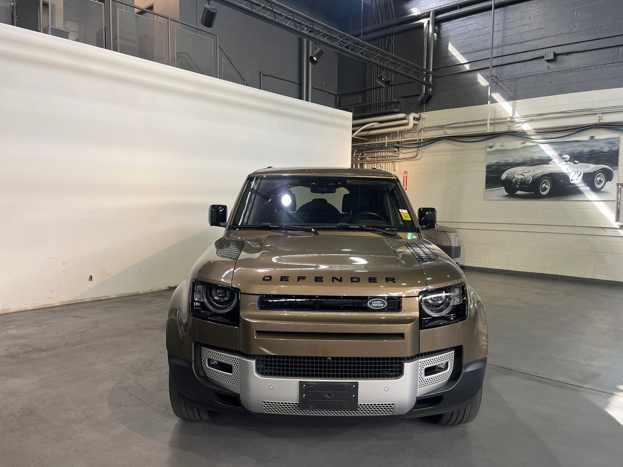 Certified Used 2021 Gondwana Stone Met Land Rover 110 P400 SE image 12