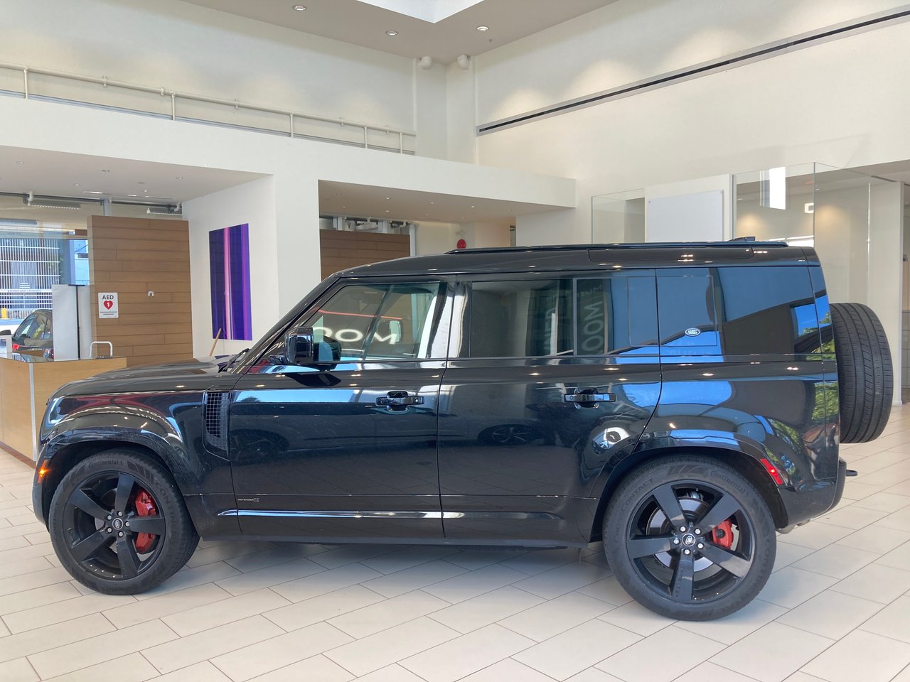 Used 2023 Santorini Black Land Rover 110 P400 X image 5