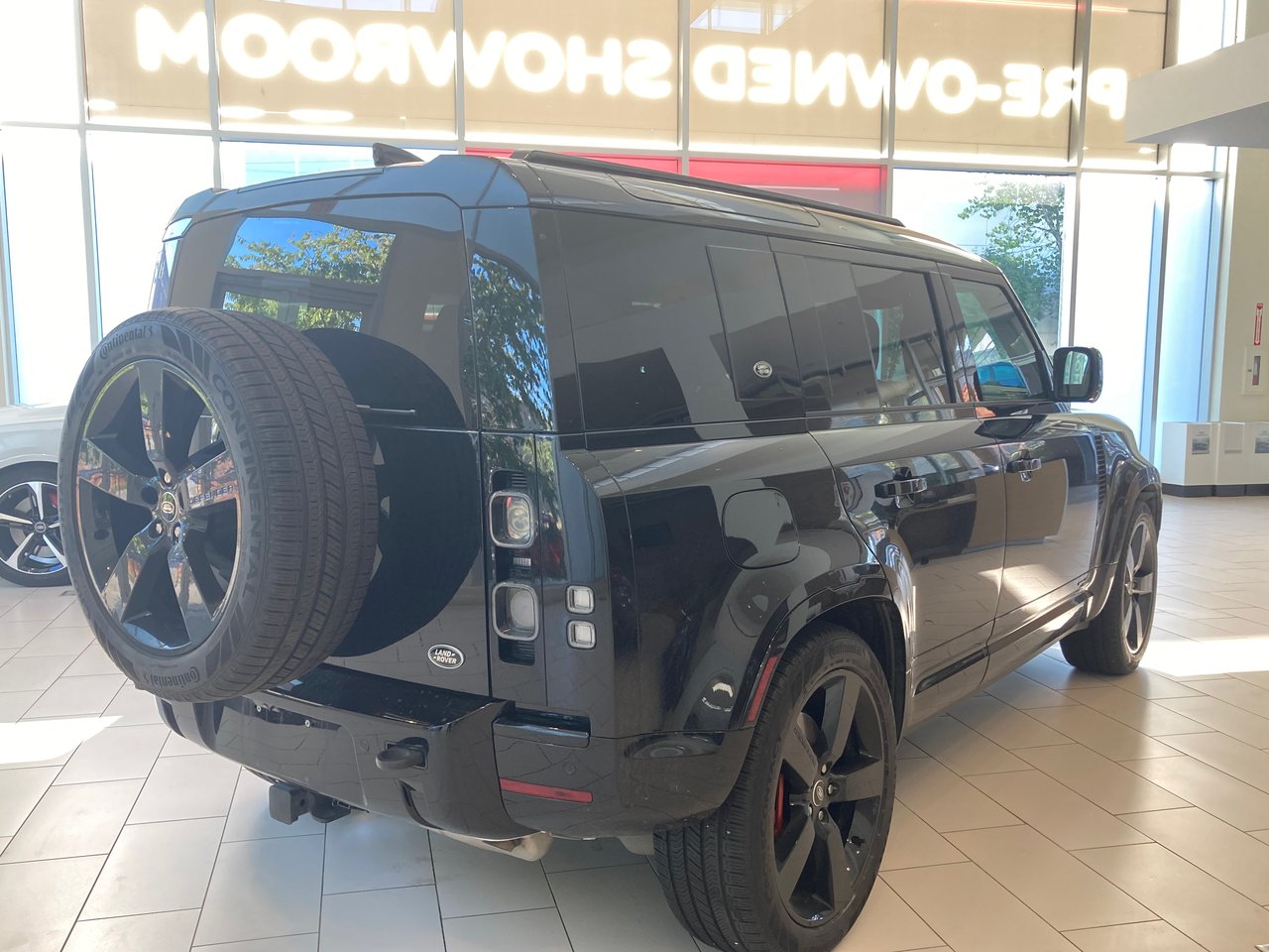 Used 2023 Santorini Black Land Rover 110 P400 X image 8