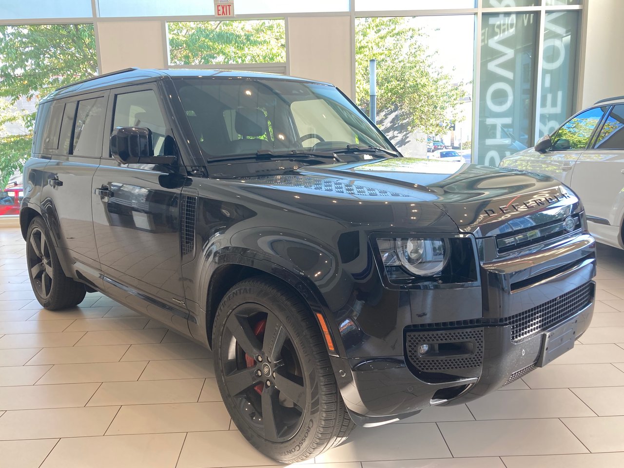 Used 2023 Santorini Black Land Rover 110 P400 X image 4