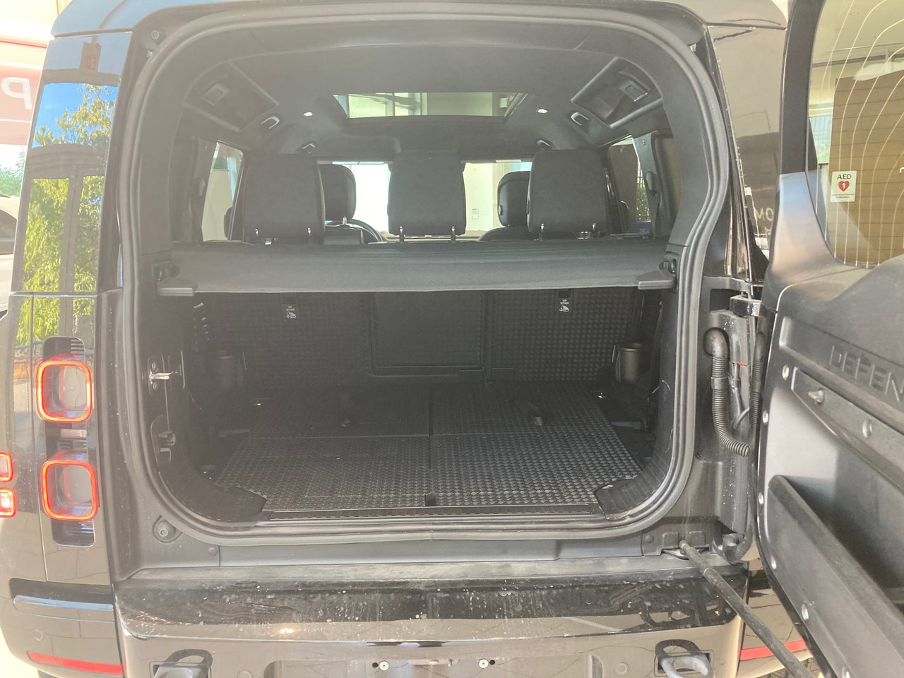 Used 2023 Santorini Black Land Rover 110 P400 X image 11