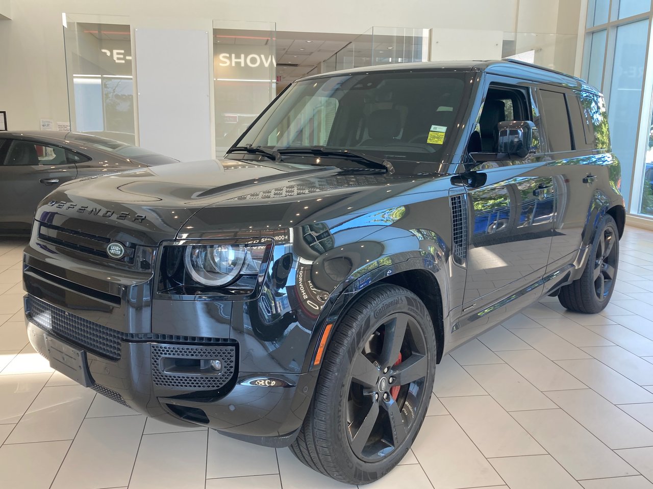 Used 2023 Santorini Black Land Rover 110 P400 X image 3