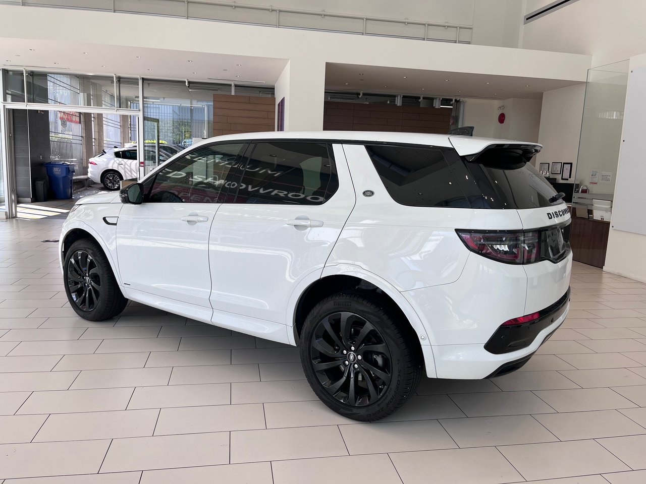 Used 2021 Fuji White Land Rover 246hp R-Dynamic SE image 14