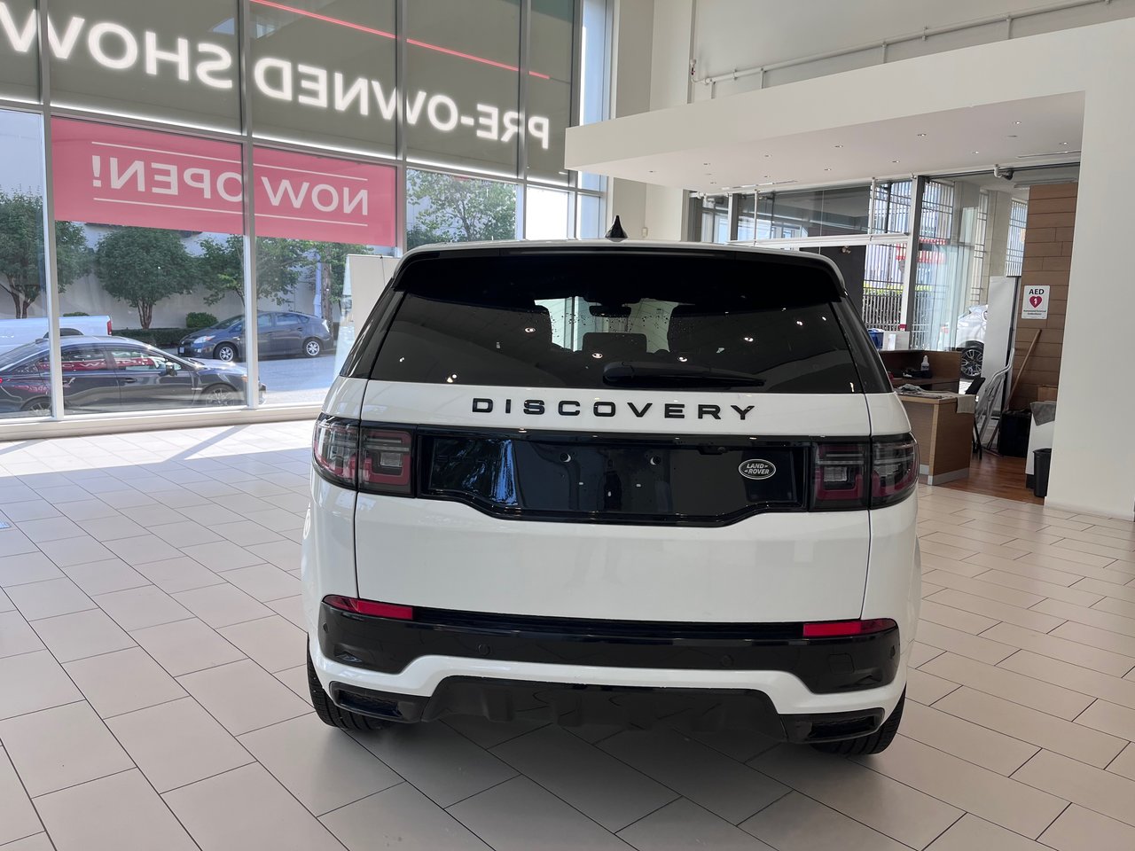 Used 2021 Fuji White Land Rover 246hp R-Dynamic SE image 9