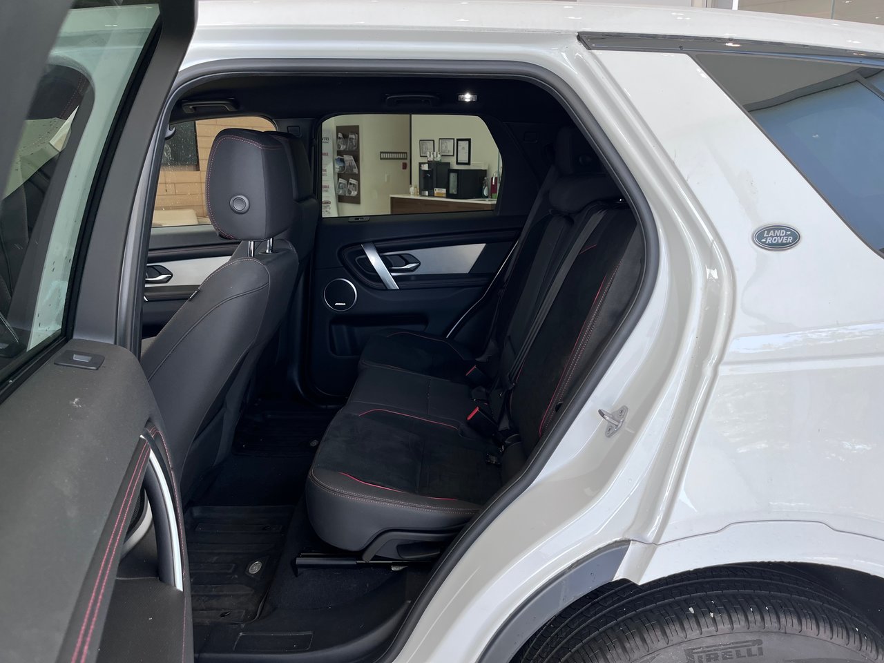 Used 2021 Fuji White Land Rover 246hp R-Dynamic SE image 3