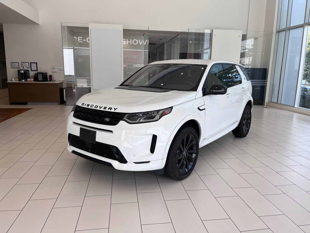 Used 2021 Fuji White Land Rover 246hp R-Dynamic SE image 5