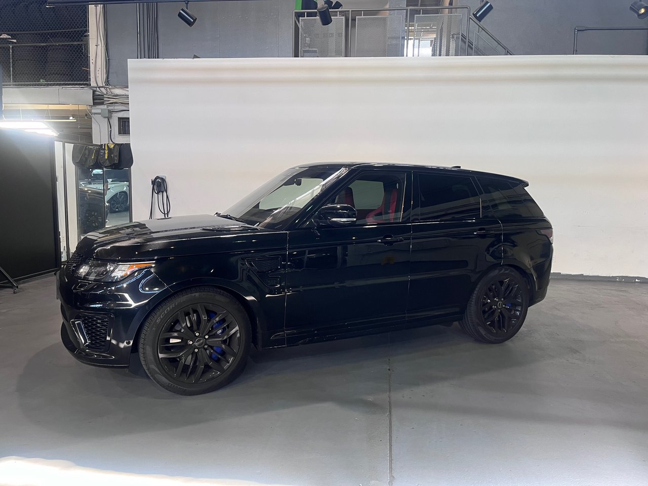 Used 2017 Santorini Black Land Rover V8 Supercharged SVR image 6