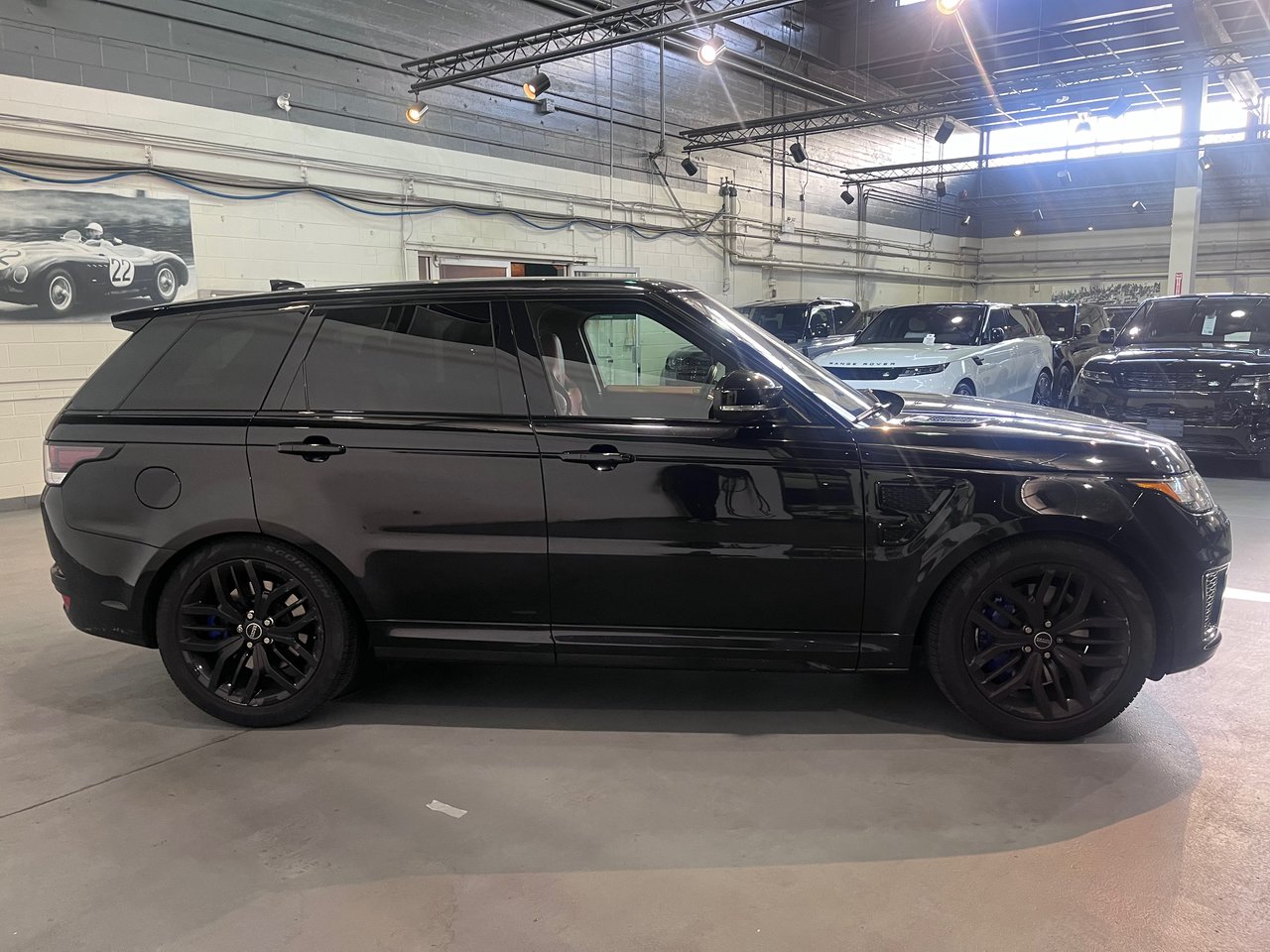 Used 2017 Santorini Black Land Rover V8 Supercharged SVR image 11
