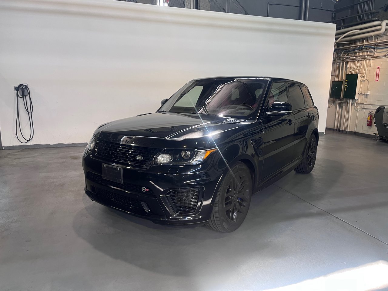 Used 2017 Santorini Black Land Rover V8 Supercharged SVR image 5
