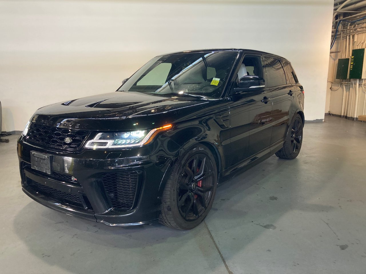 Used 2019 Santorini Black Land Rover V8 Supercharged SVR image 4