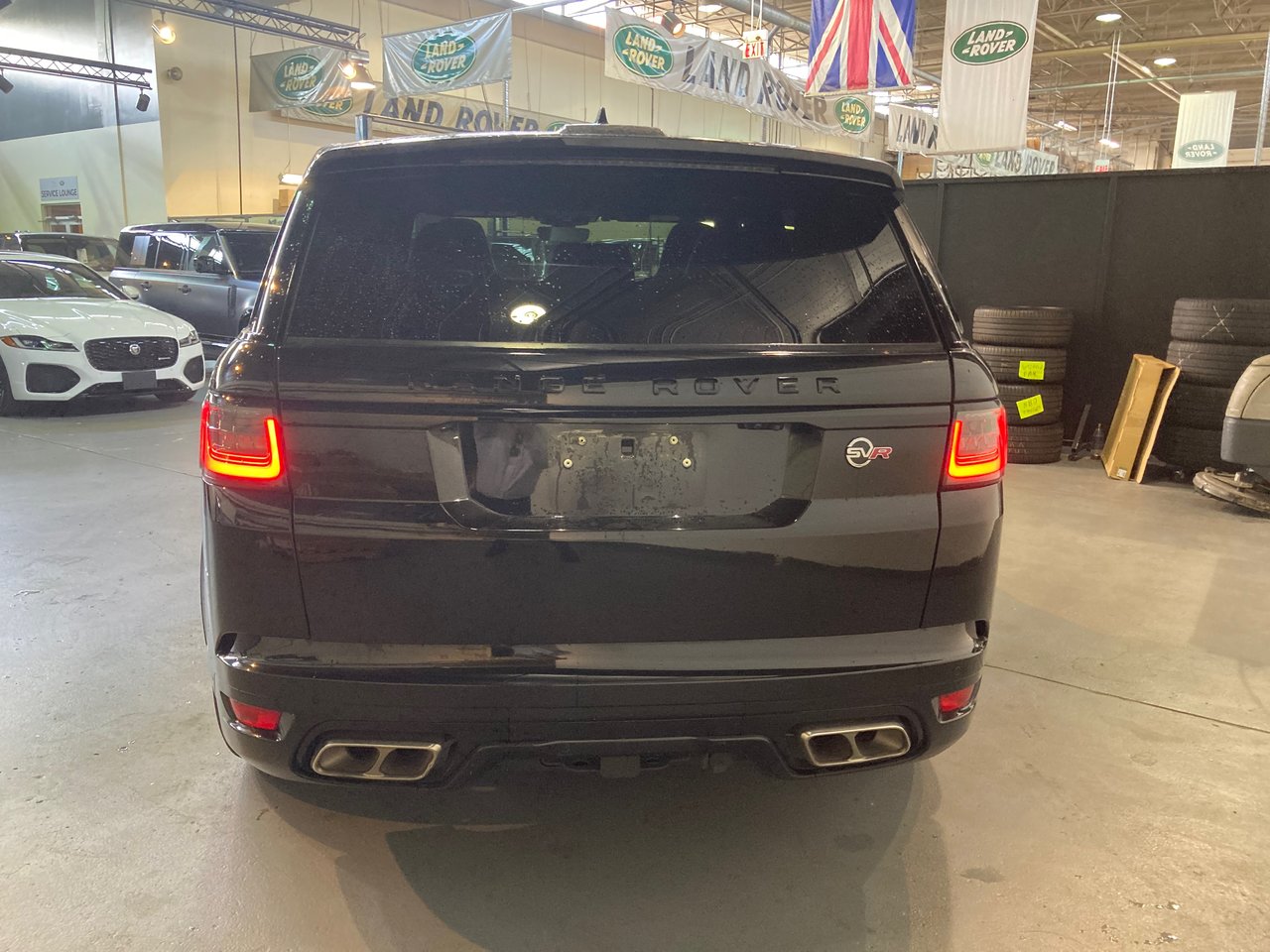Used 2019 Santorini Black Land Rover V8 Supercharged SVR image 9