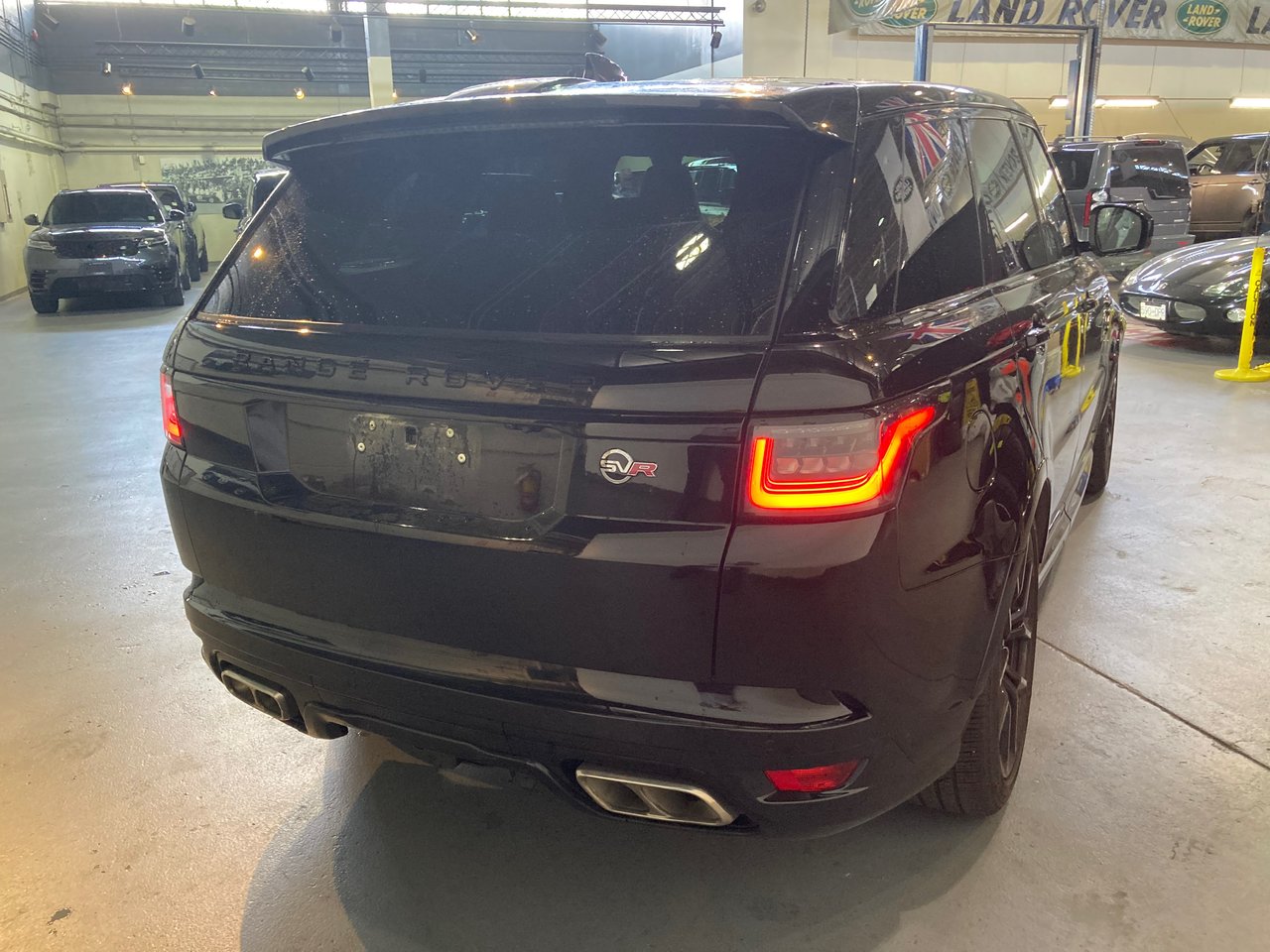 Used 2019 Santorini Black Land Rover V8 Supercharged SVR image 8