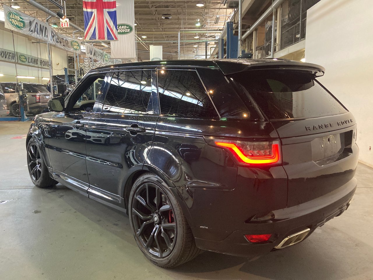 Used 2019 Santorini Black Land Rover V8 Supercharged SVR image 7