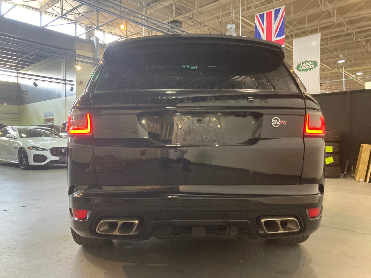 Used 2019 Santorini Black Land Rover V8 Supercharged SVR image 10