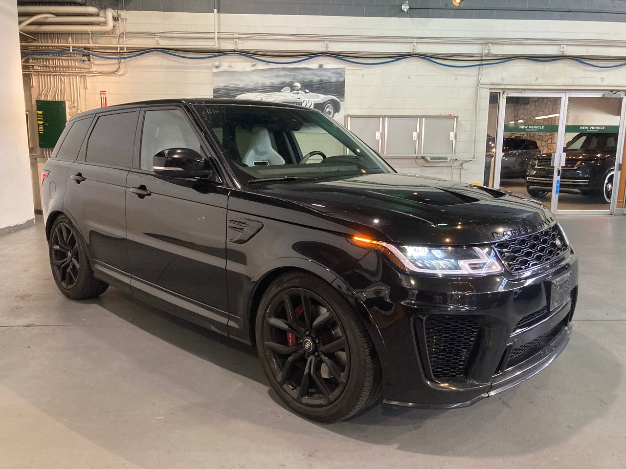Used 2019 Santorini Black Land Rover V8 Supercharged SVR image 3