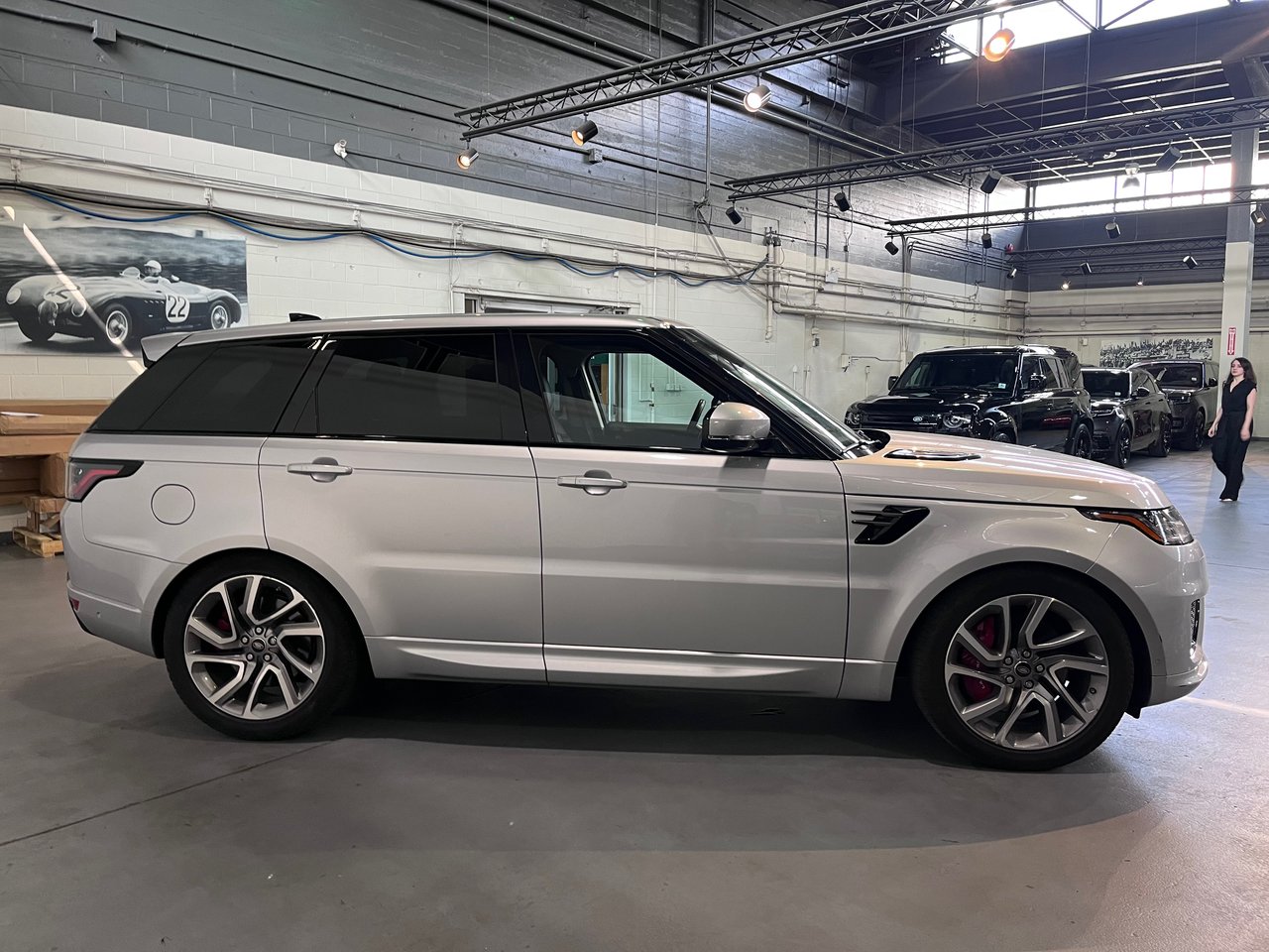 Used 2020 Indus Silver Land Rover V8 Supercharged HSE Dynamic image 11