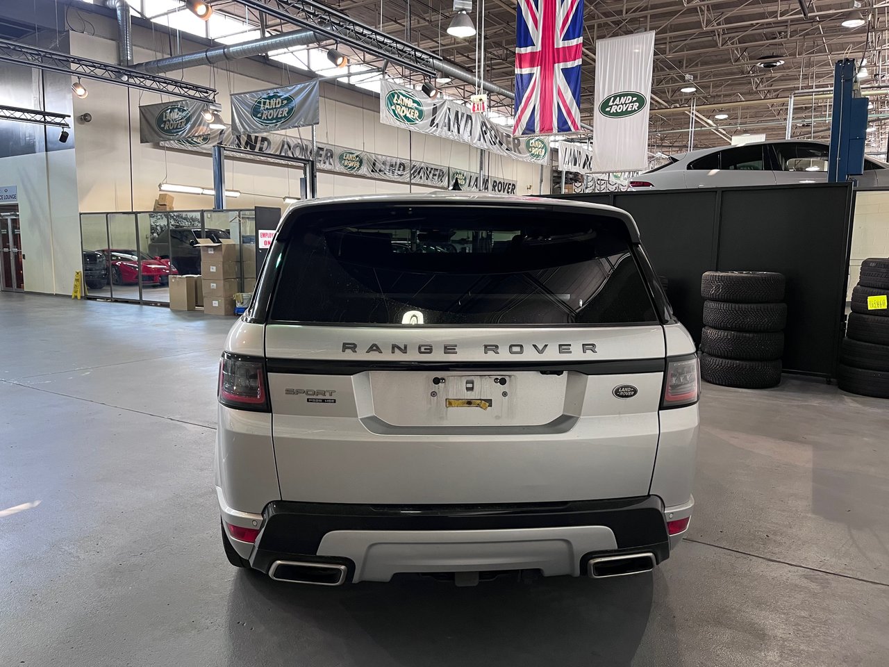 Used 2020 Indus Silver Land Rover V8 Supercharged HSE Dynamic image 9
