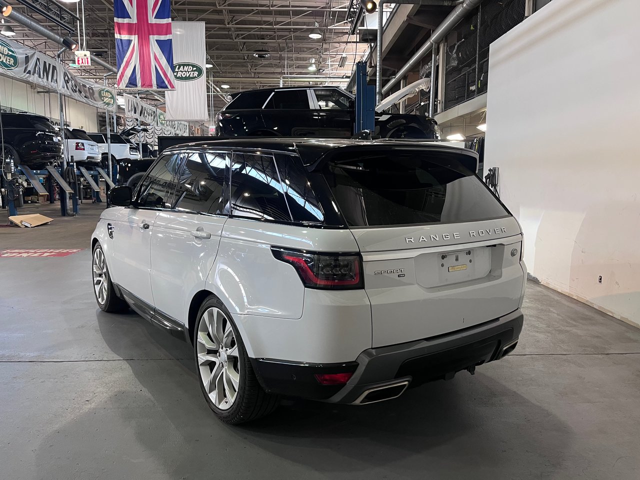Used 2020 Yulong White Land Rover V6 Td6 HSE image 8