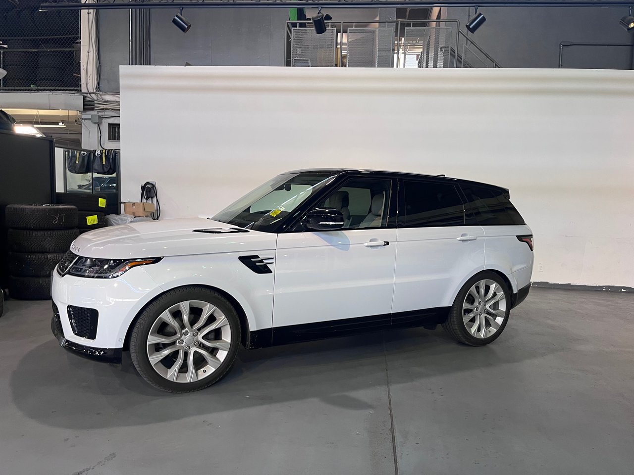 Used 2020 Yulong White Land Rover V6 Td6 HSE image 6
