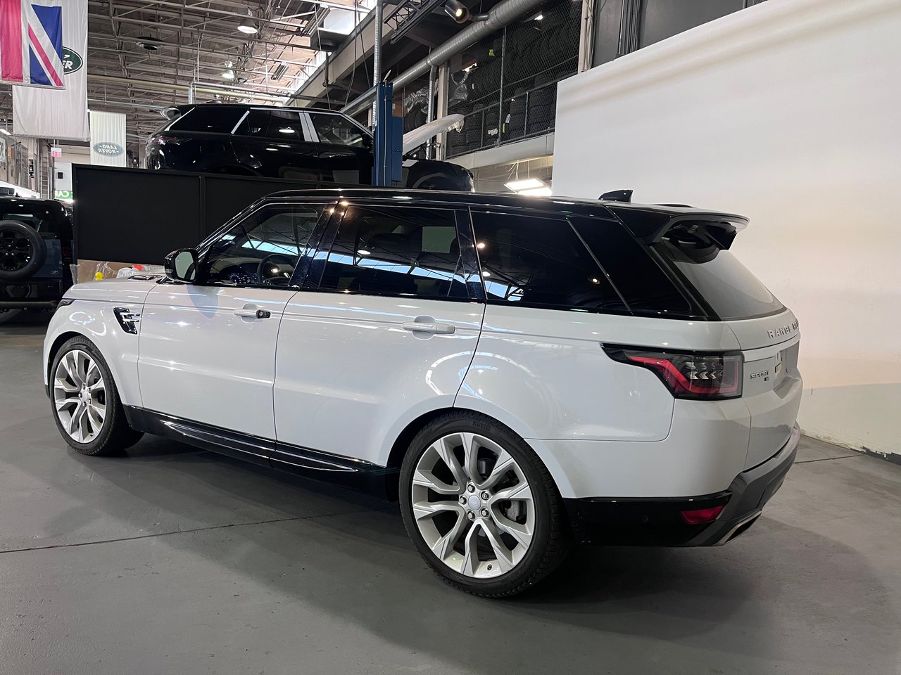 Used 2020 Yulong White Land Rover V6 Td6 HSE image 7