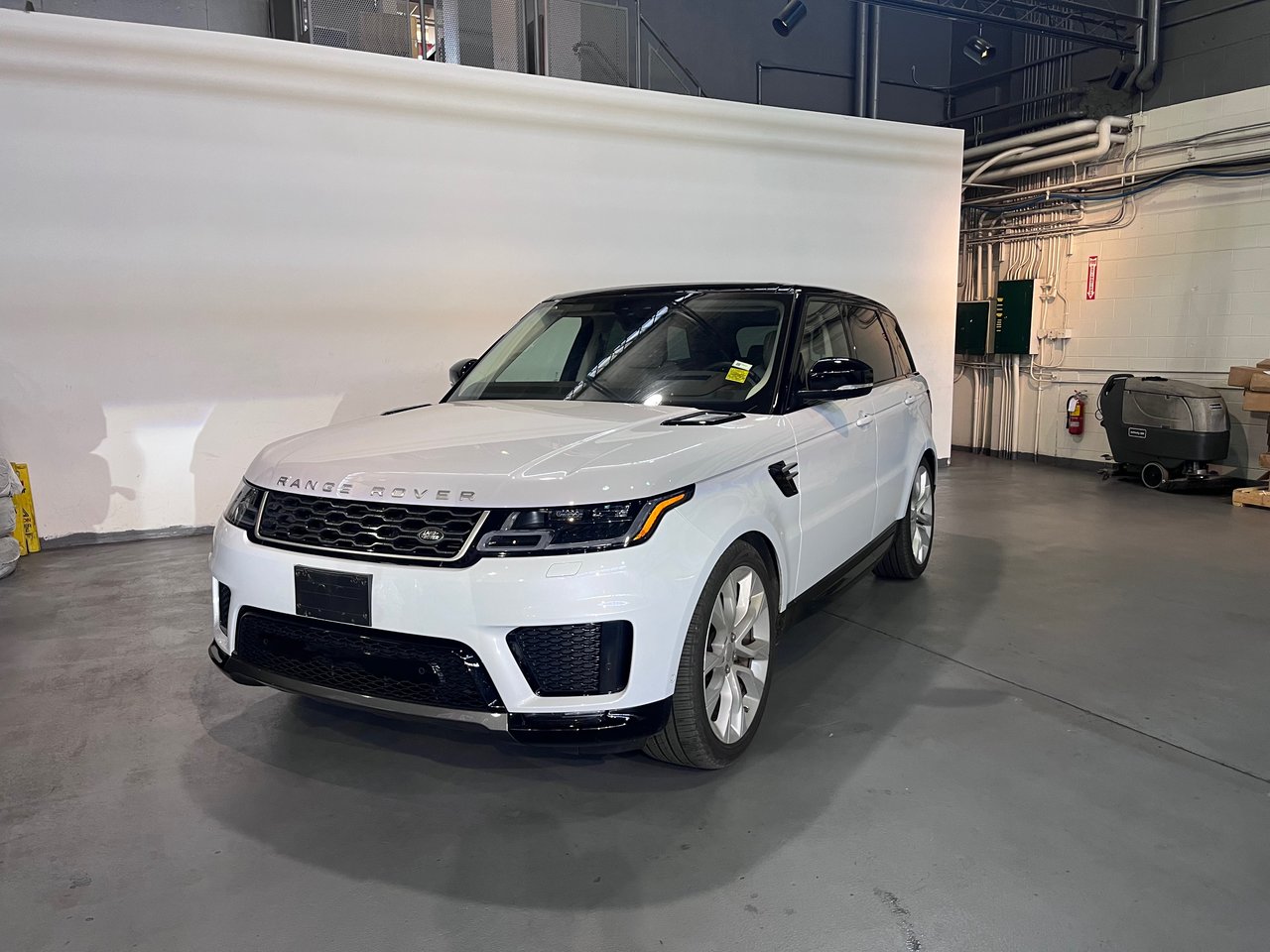 Used 2020 Yulong White Land Rover V6 Td6 HSE image 5