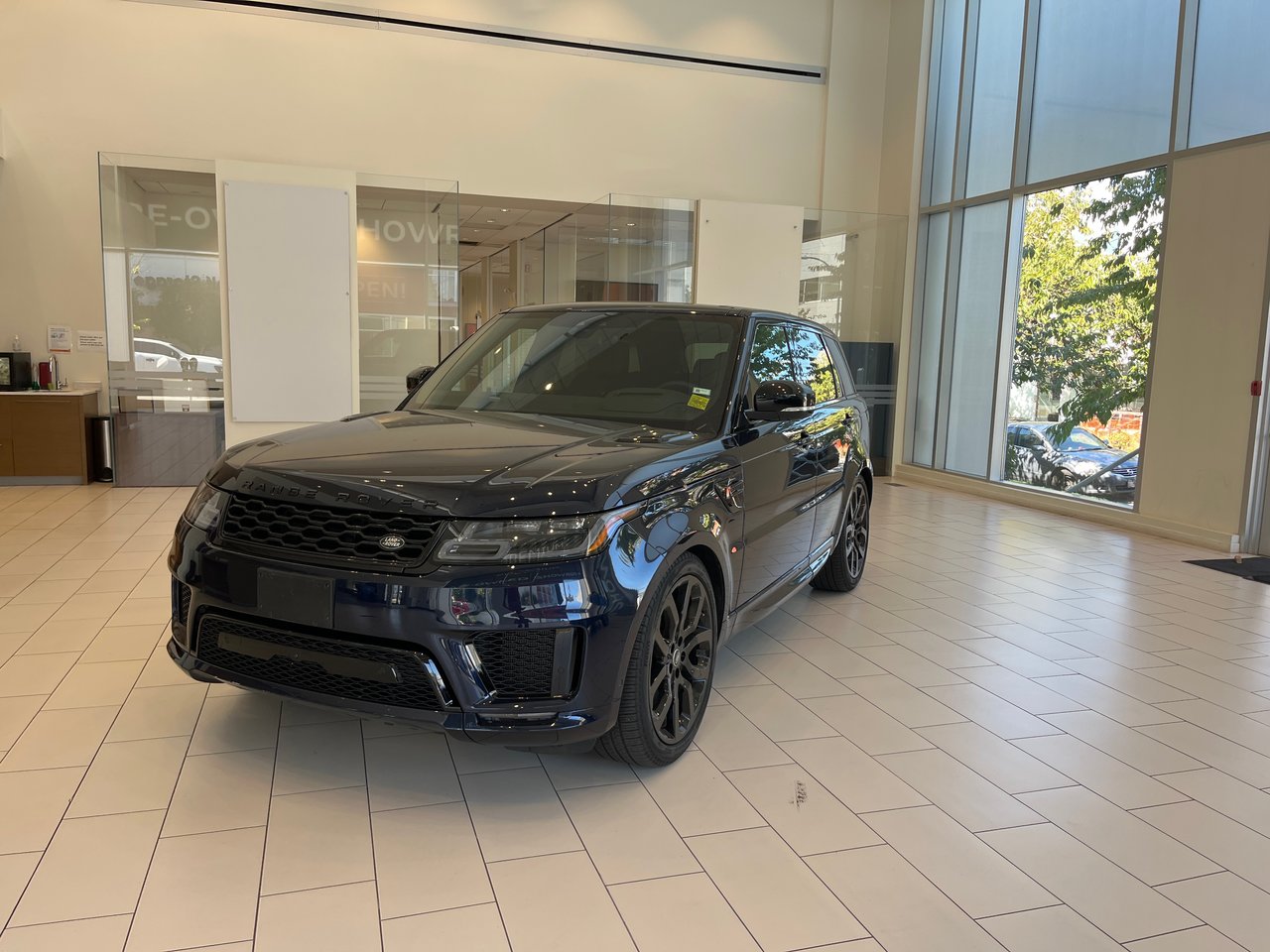 Certified Used 2021 Portofino Blue Land Rover V8 Supercharged HSE Dynamic image 6