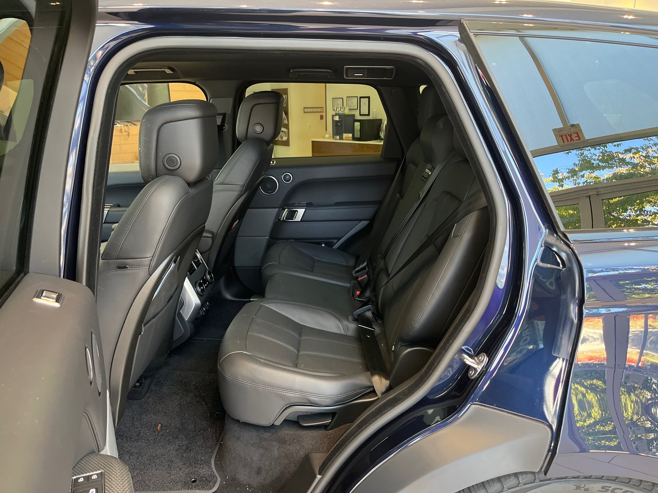 Certified Used 2021 Portofino Blue Land Rover V8 Supercharged HSE Dynamic image 4