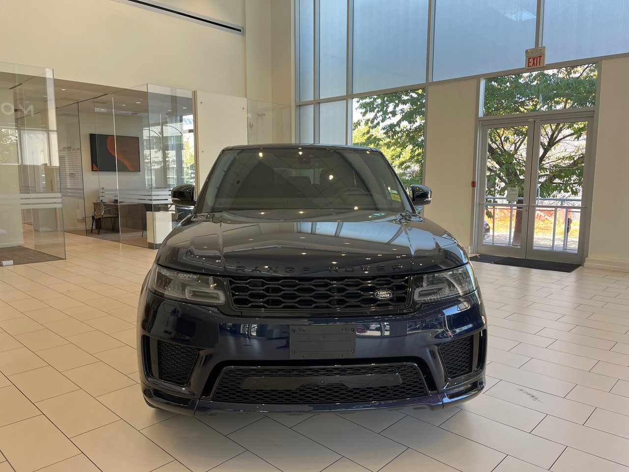Certified Used 2021 Portofino Blue Land Rover V8 Supercharged HSE Dynamic image 14