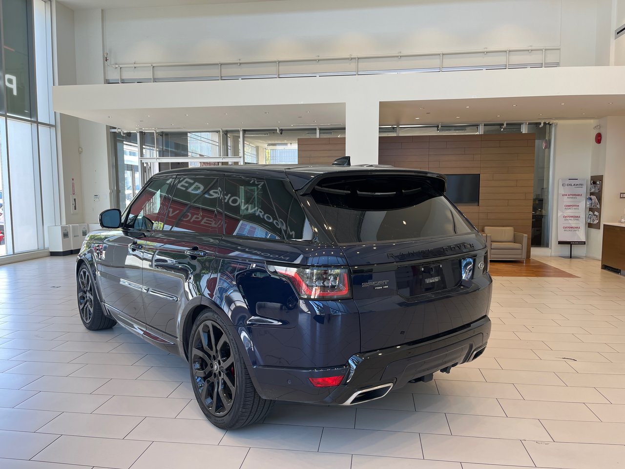 Certified Used 2021 Portofino Blue Land Rover V8 Supercharged HSE Dynamic image 9