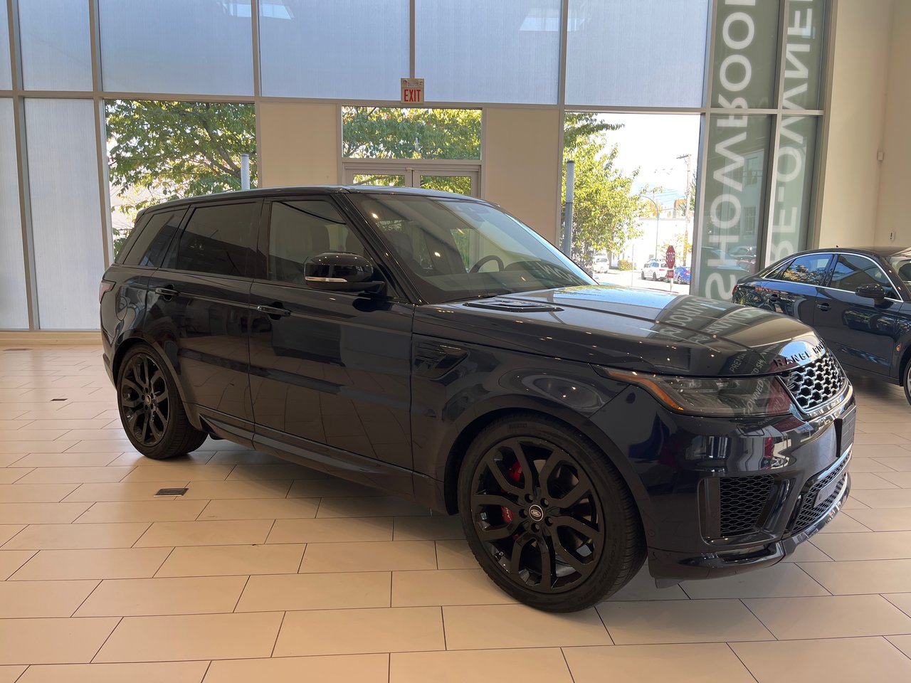 Certified Used 2021 Portofino Blue Land Rover V8 Supercharged HSE Dynamic image 13