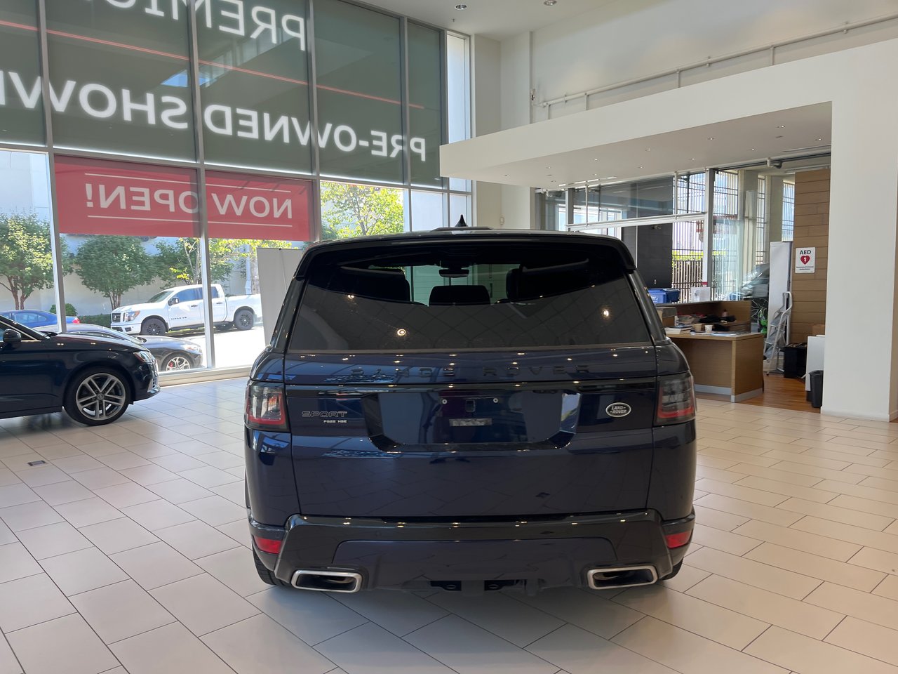 Certified Used 2021 Portofino Blue Land Rover V8 Supercharged HSE Dynamic image 10