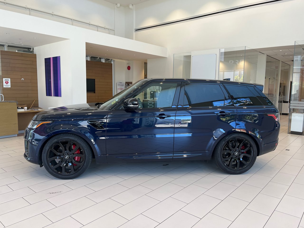 Certified Used 2021 Portofino Blue Land Rover V8 Supercharged HSE Dynamic image 7