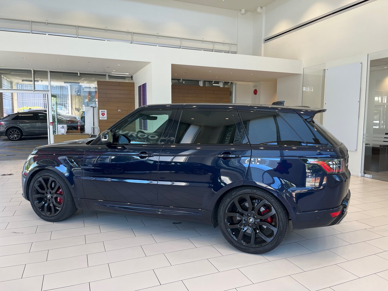 Certified Used 2021 Portofino Blue Land Rover V8 Supercharged HSE Dynamic image 8