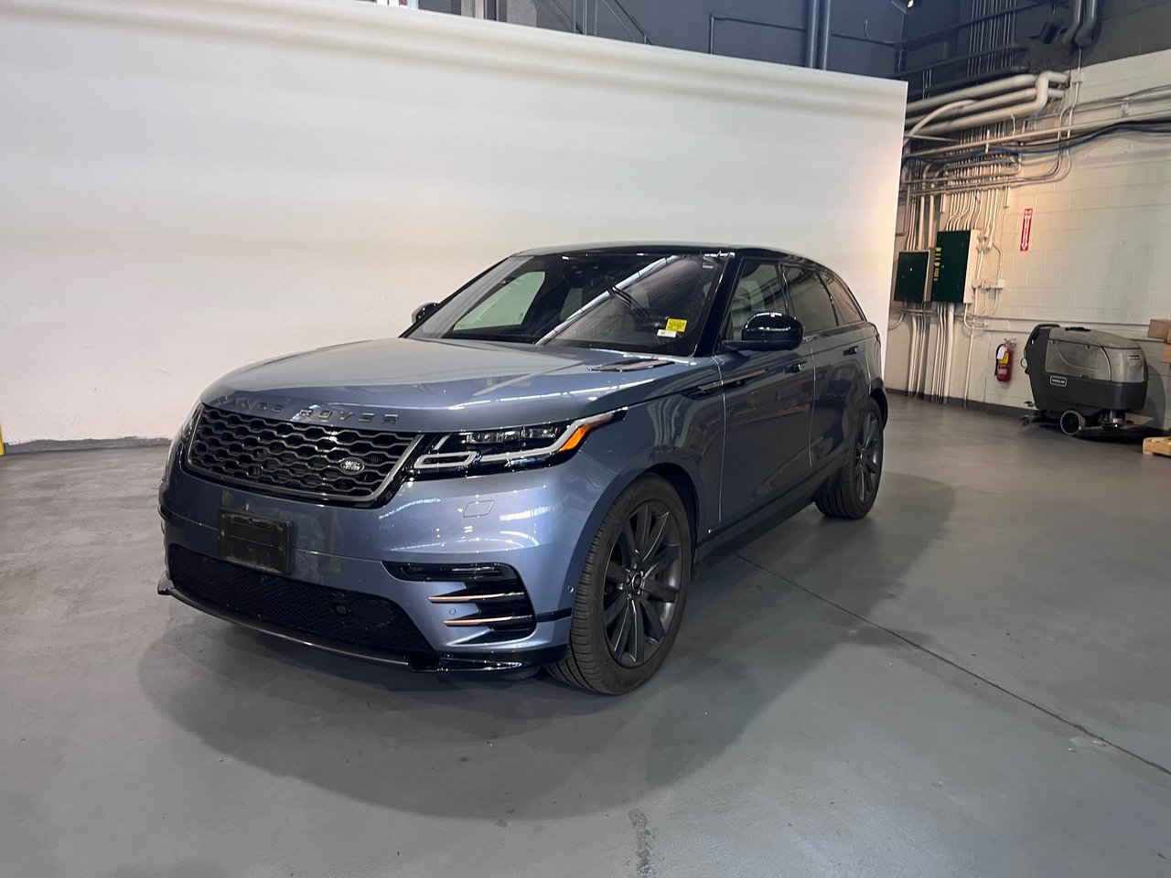 Used 2019 Byron Blue Land Rover P380 HSE R-Dynamic image 5