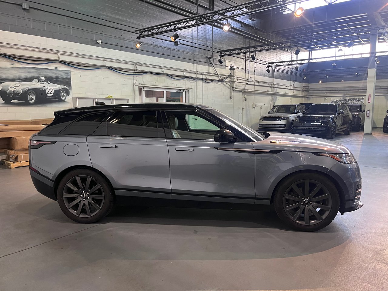 Used 2019 Byron Blue Land Rover P380 HSE R-Dynamic image 12
