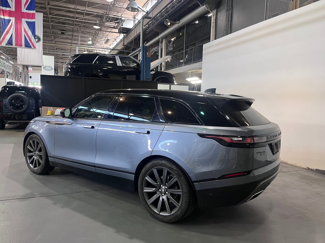 Used 2019 Byron Blue Land Rover P380 HSE R-Dynamic image 8