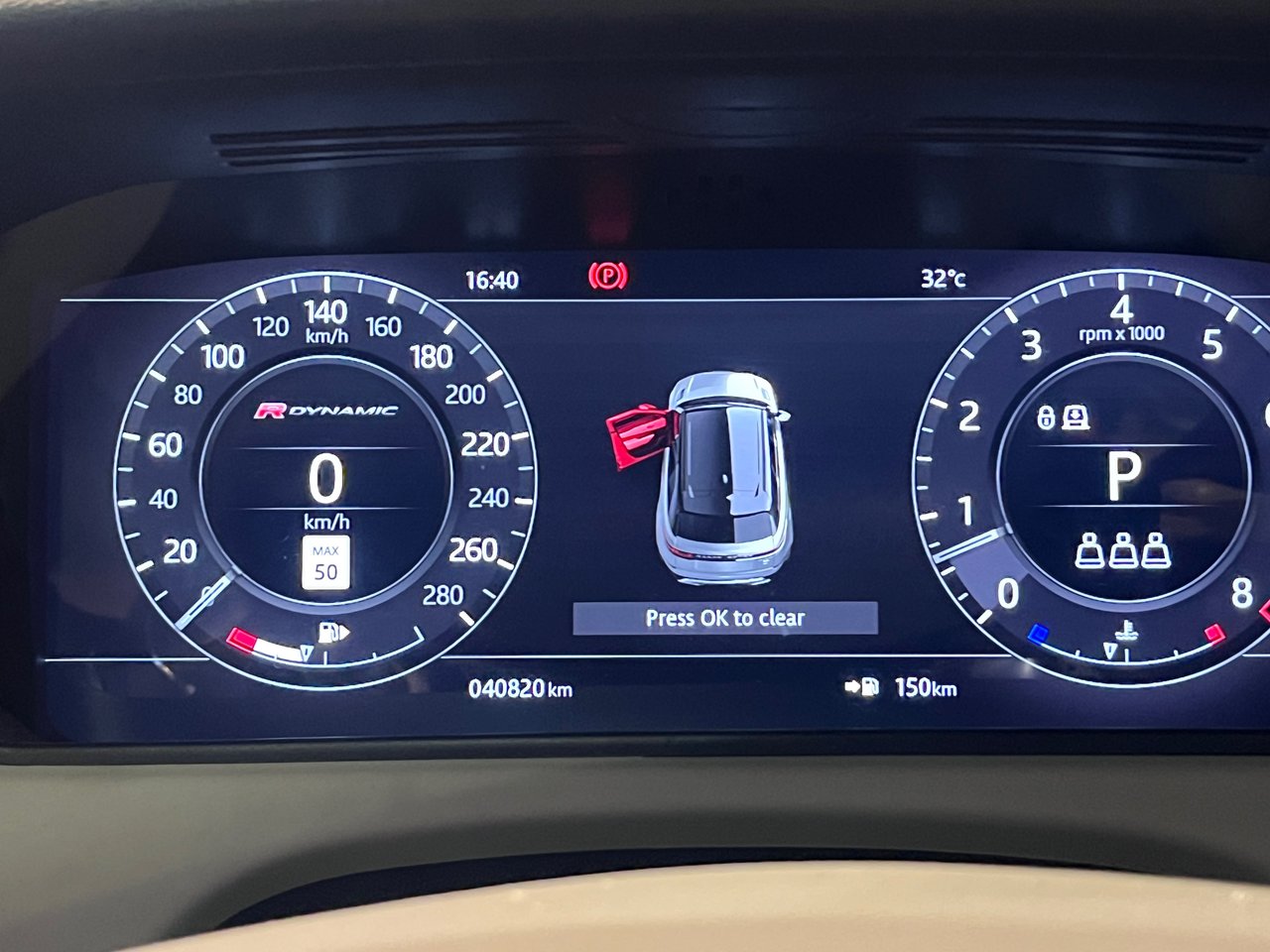 Used 2019 Byron Blue Land Rover P380 HSE R-Dynamic image 4