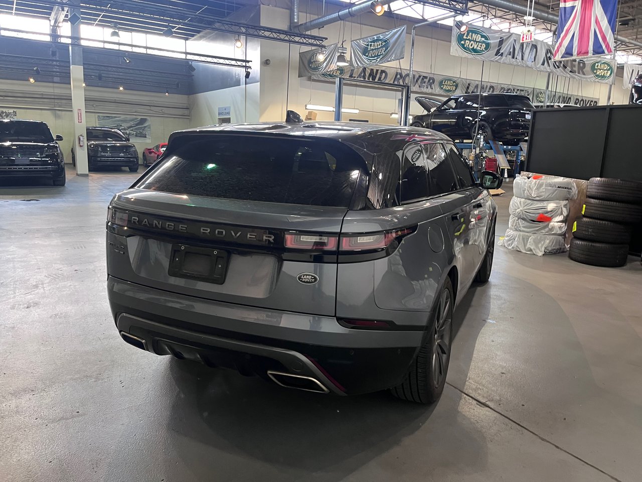 Used 2019 Byron Blue Land Rover P380 HSE R-Dynamic image 11