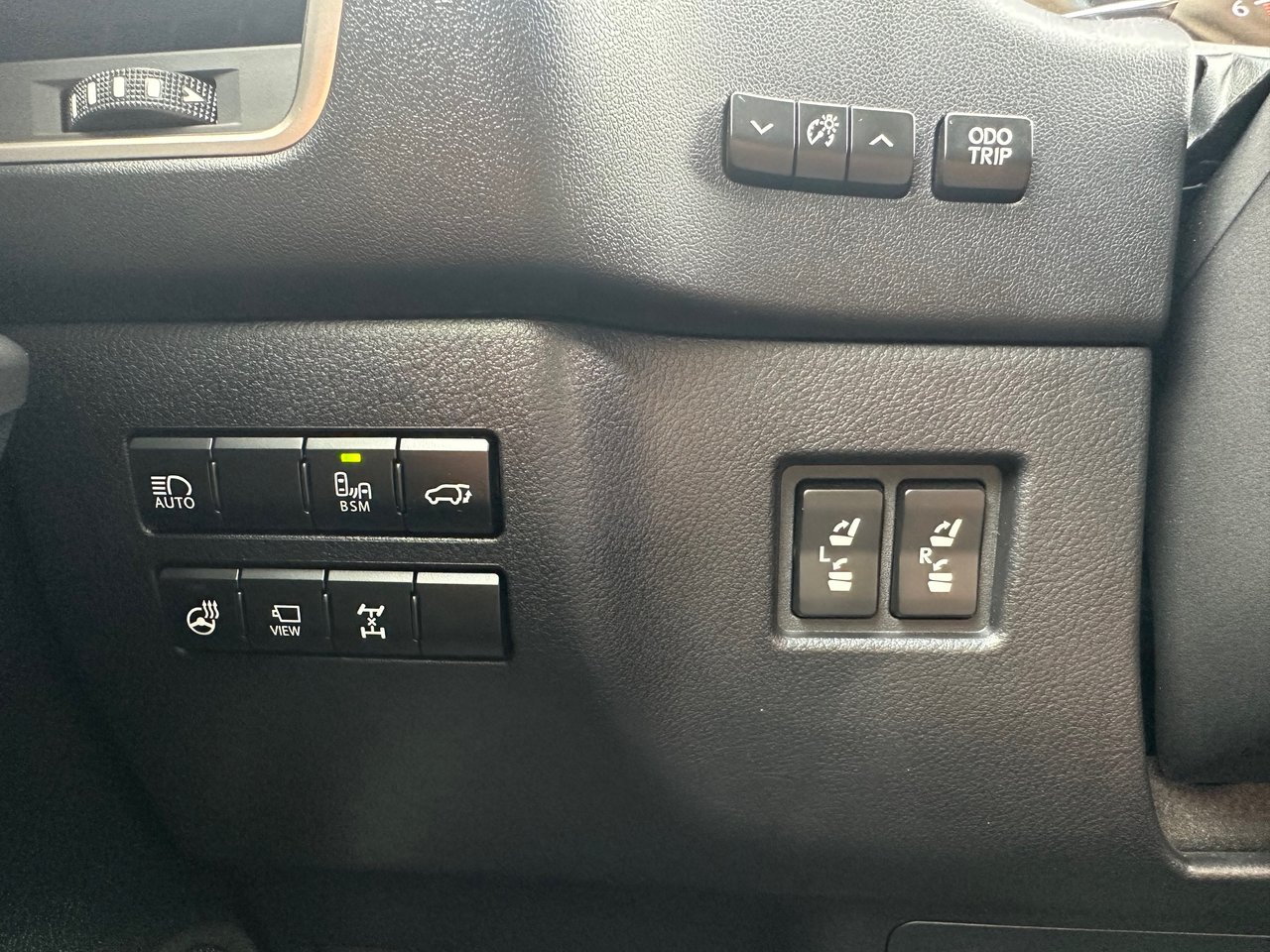Used 2019 White Lexus NX 300 image 22