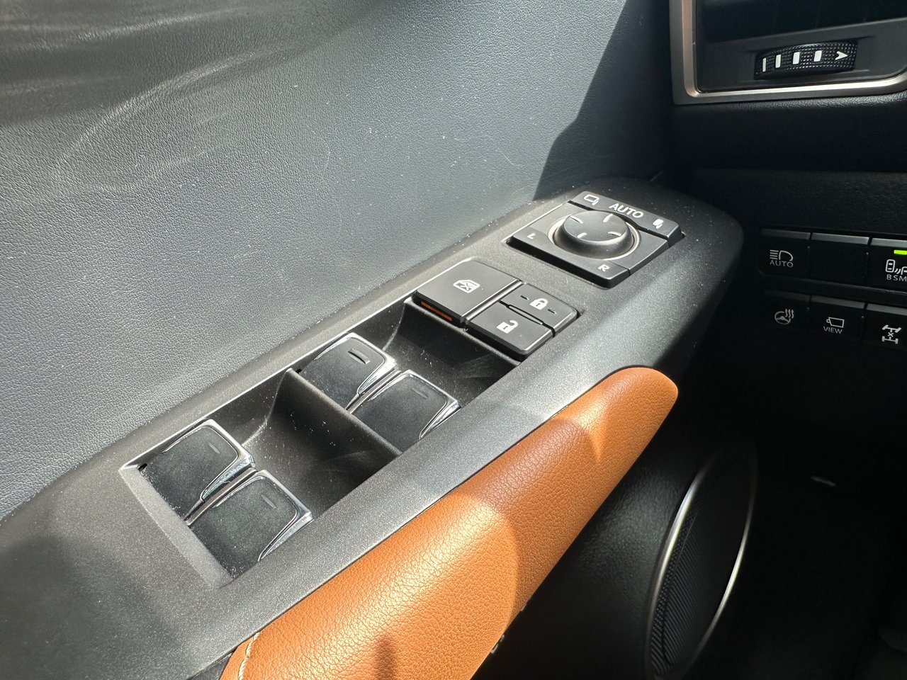 Used 2019 White Lexus NX 300 image 21