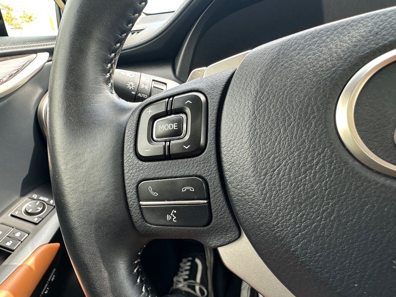 Used 2019 White Lexus NX 300 image 27
