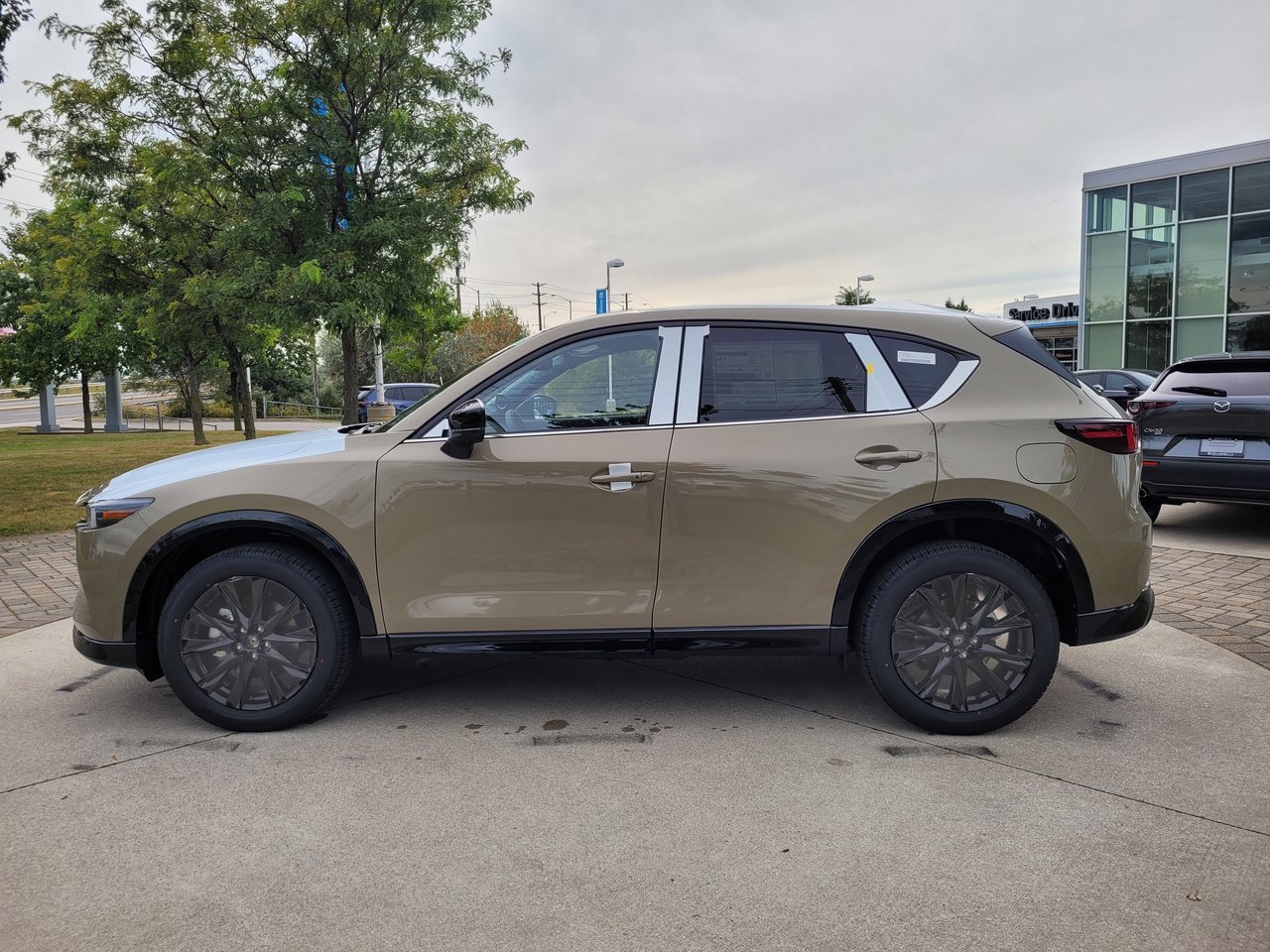 New 2024 Zircon Sand Metallic Mazda Suna image 3