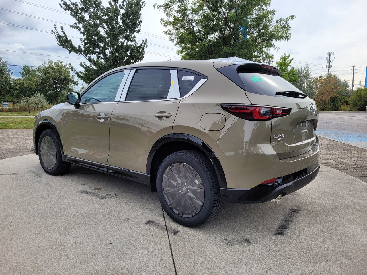 New 2024 Zircon Sand Metallic Mazda Suna image 4