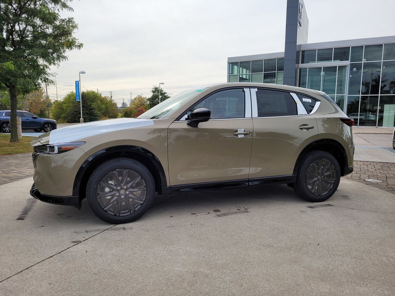 New 2024 Zircon Sand Metallic Mazda Suna image 2