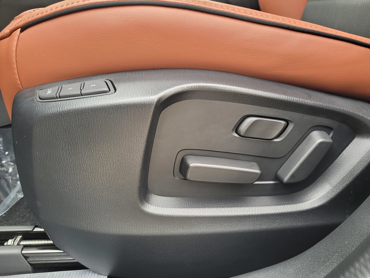 New 2024 Zircon Sand Metallic Mazda Suna image 19