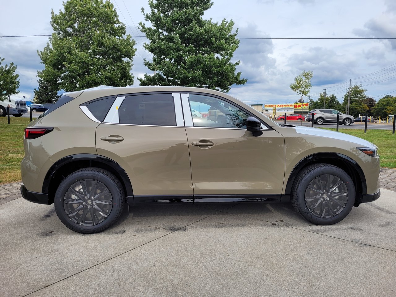 New 2024 Zircon Sand Metallic Mazda Suna image 6