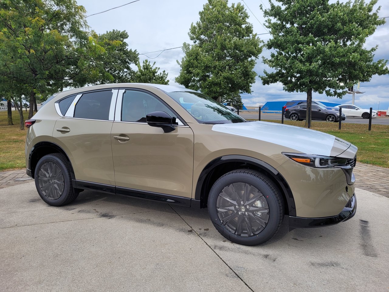 New 2024 Zircon Sand Metallic Mazda Suna image 7