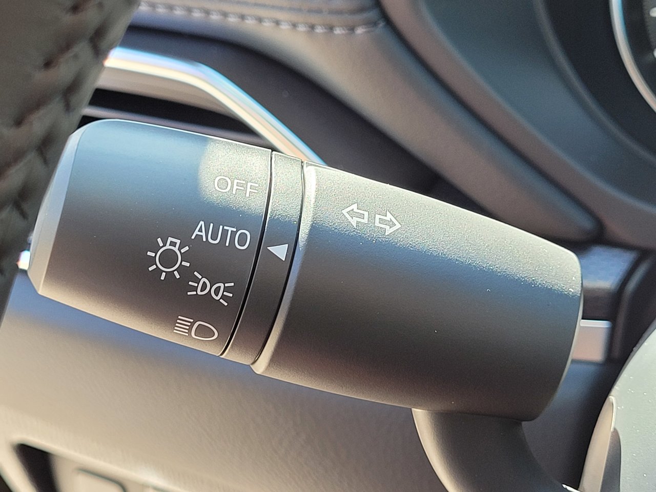 New 2024 Zircon Sand Metallic Mazda Suna image 19