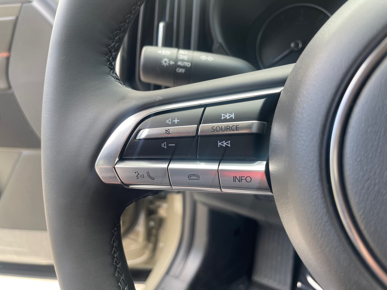 New 2024 Zircon Sand Metallic Mazda MERIDIAN image 19